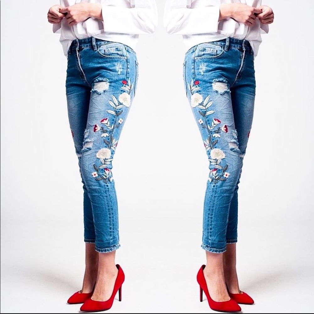 EMBROIDERED FLOWERS JEAN